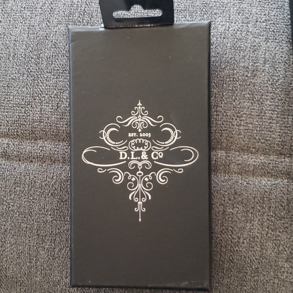 💌 BNIB Old model phone case - Picture 3 of 5